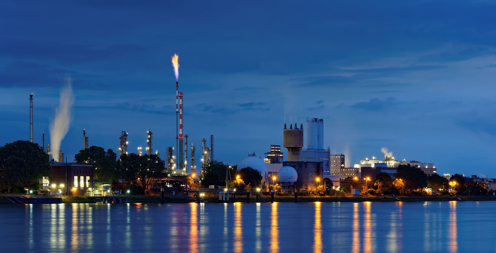 專業(yè)從事熱處理工業(yè)爐成套設(shè)備<br>及配件的設(shè)計(jì)生產(chǎn)